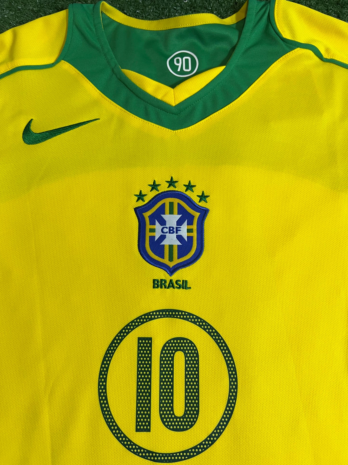 Camisa Brasil 2004 - Ronaldinho #10 | FutMantos