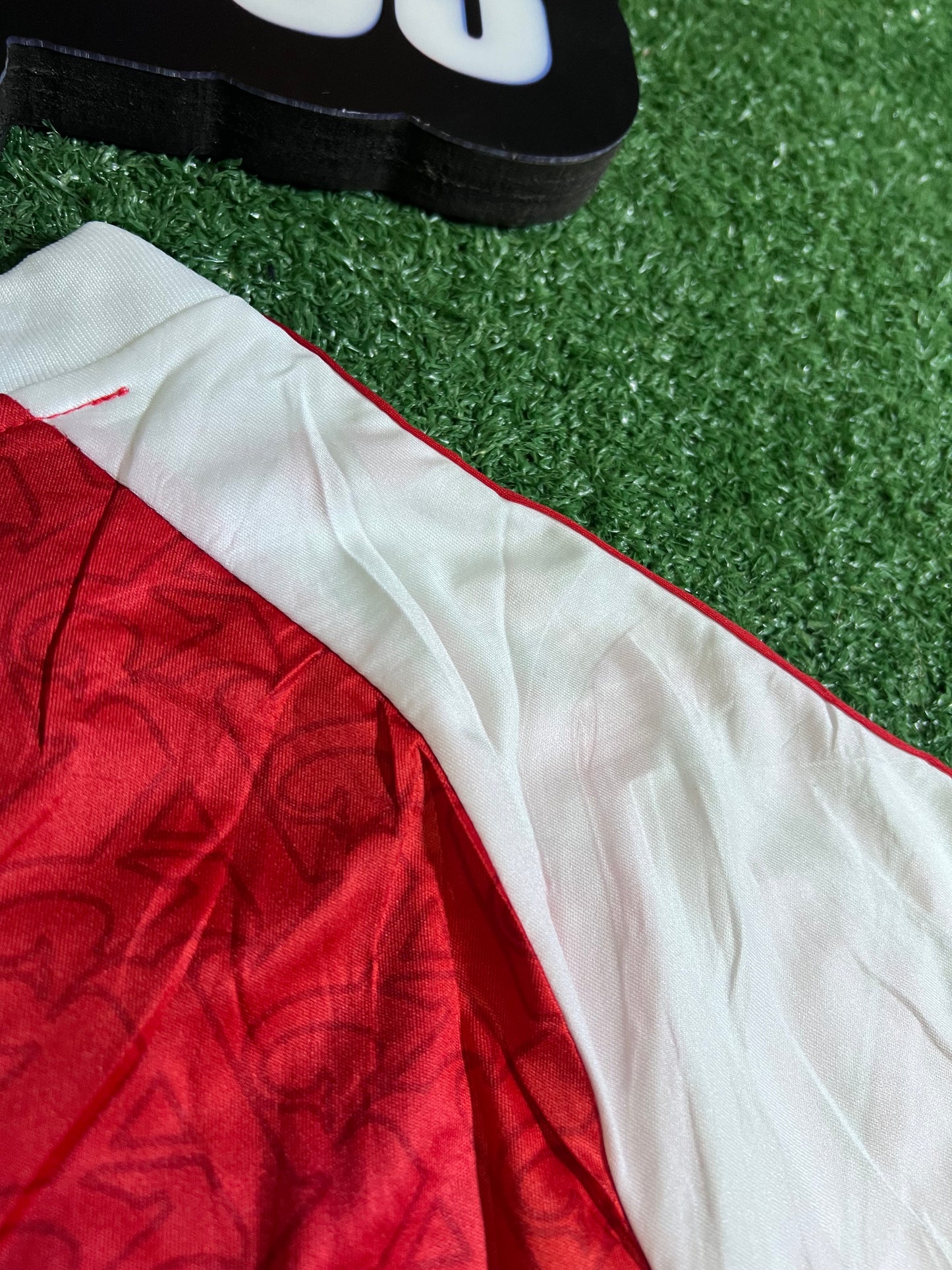 Camisa Arsenal 25/26 -(Leves manchas no tecido)| FutMantos