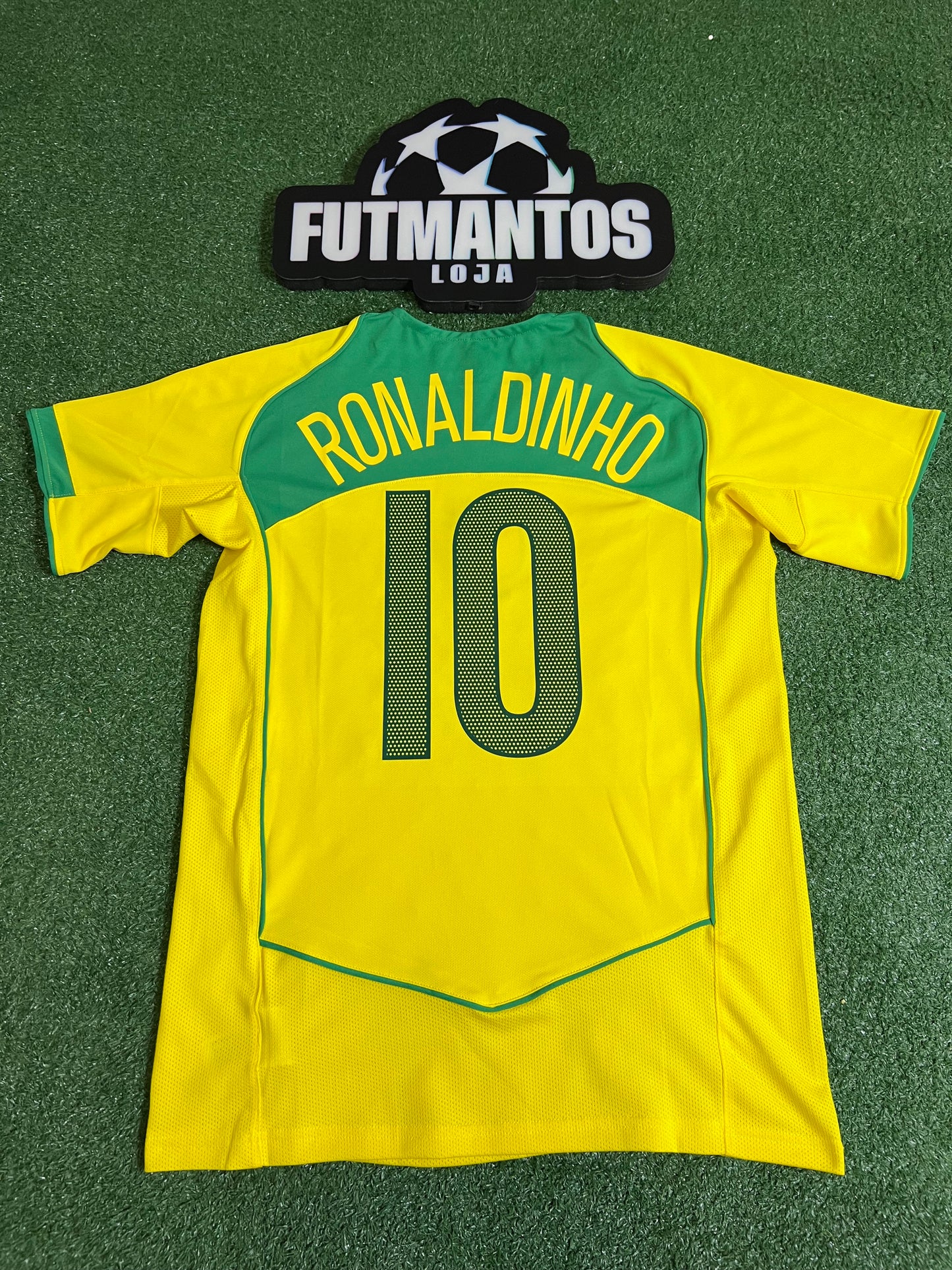Camisa Brasil 2004 - Ronaldinho #10 | FutMantos