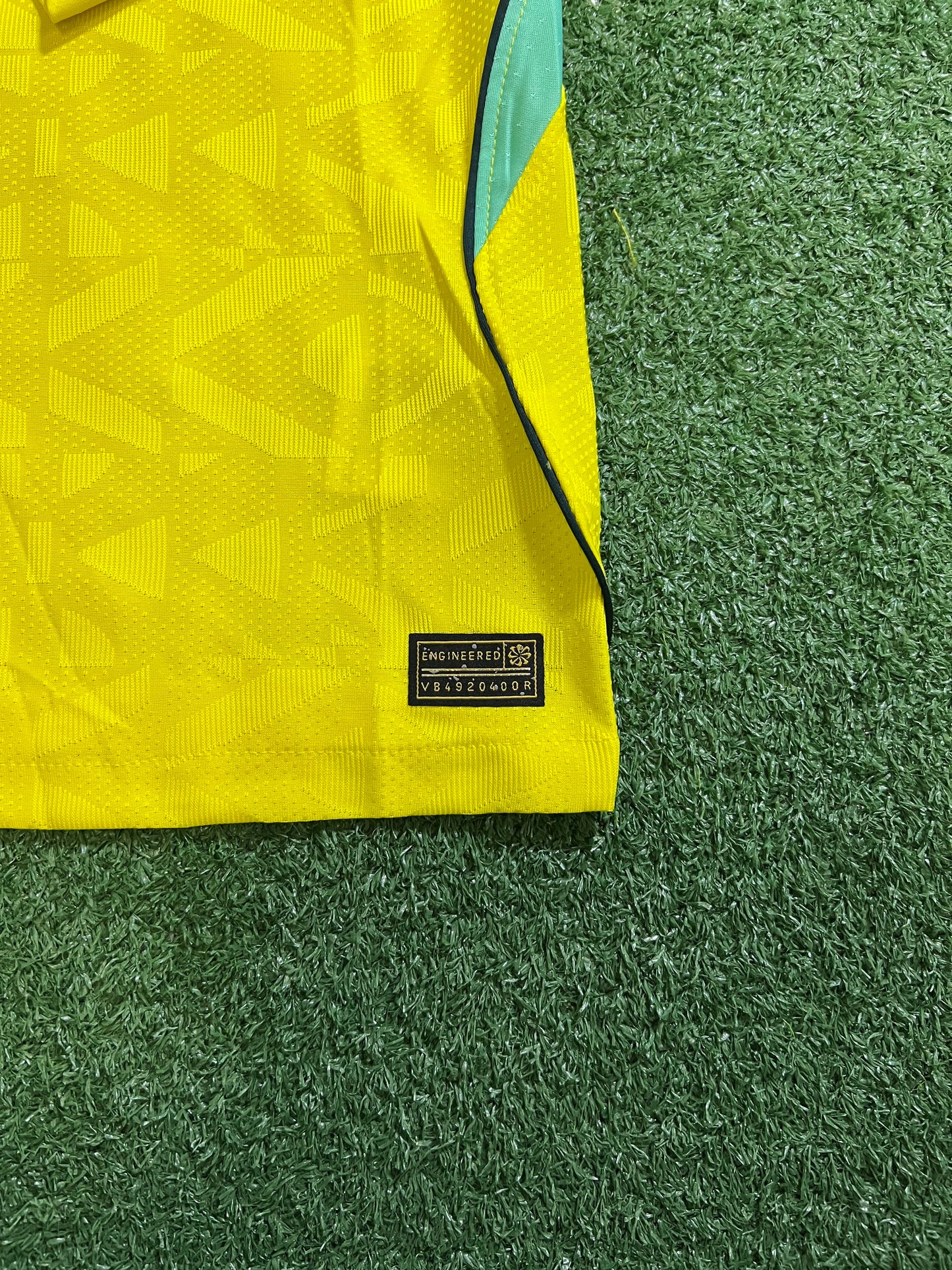 Camisa Brasil Amarela I 26/27 - Jogador Manga Longa (Gola mais Escura) | Futmantos