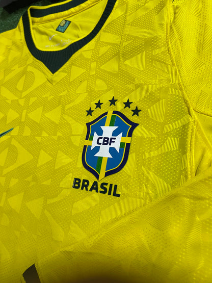 Camisa Brasil Amarela I 26/27 - Jogador Manga Longa (Gola mais Escura) | Futmantos