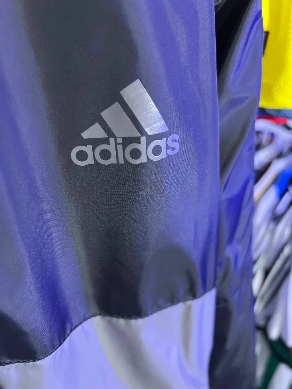 Corta Vento Adidas Preto e Cinza 2011| FutMantos